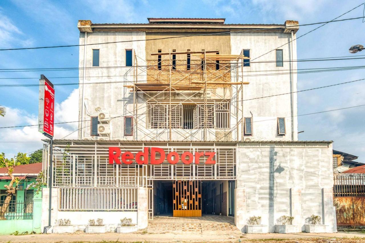 Reddoorz @ Jalan Kapten Muslim מדאן מראה חיצוני תמונה